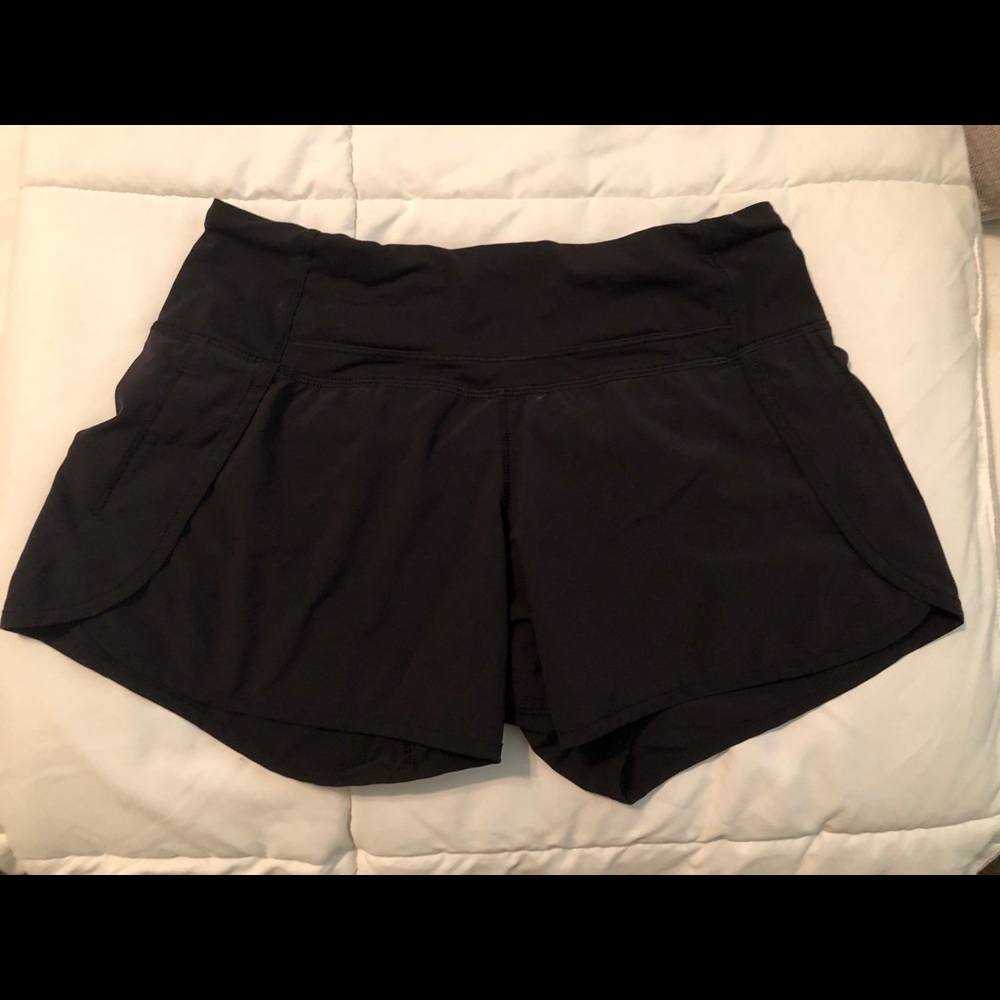 black lululemon shorts